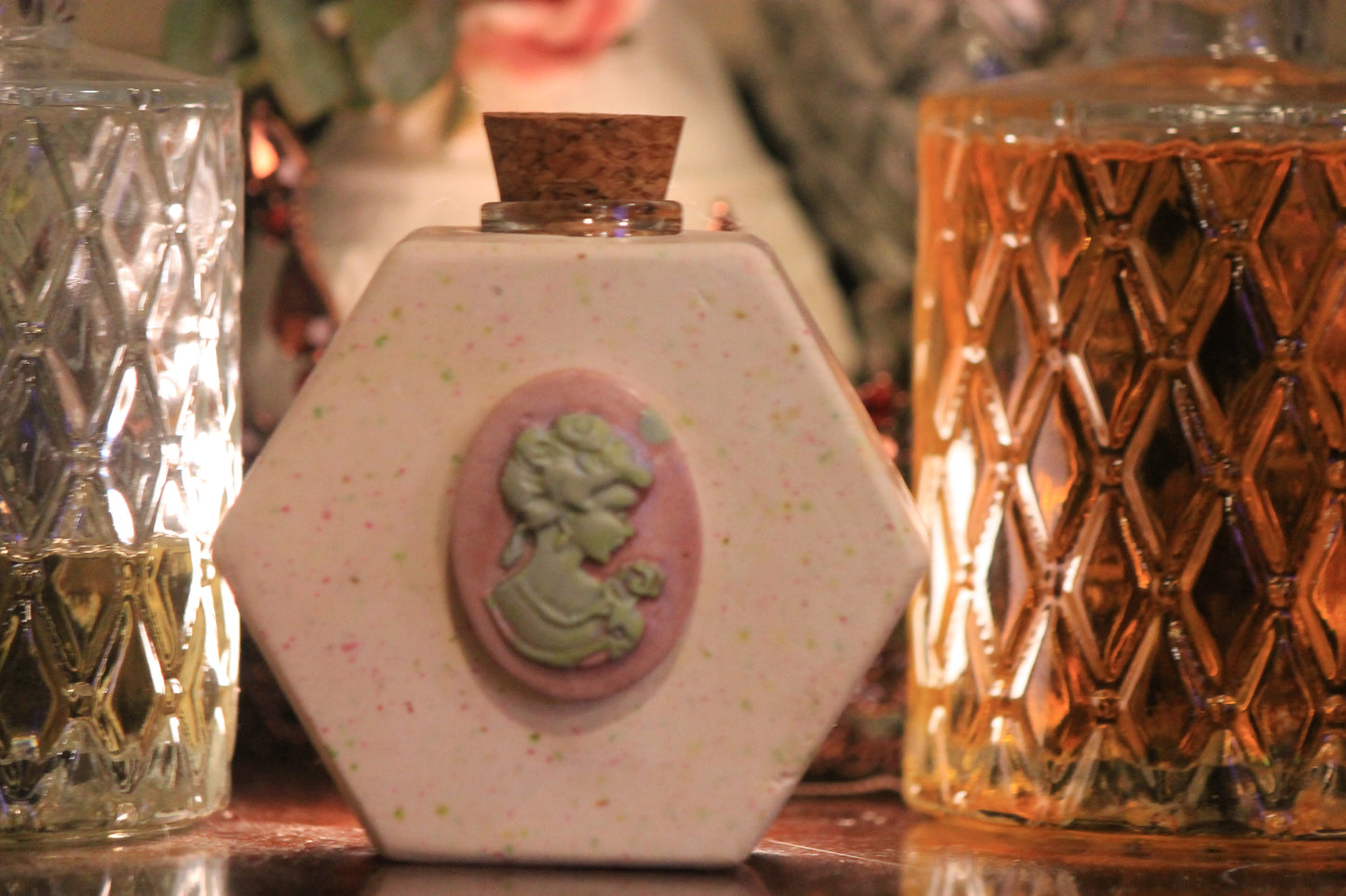 XL festive cameo lady