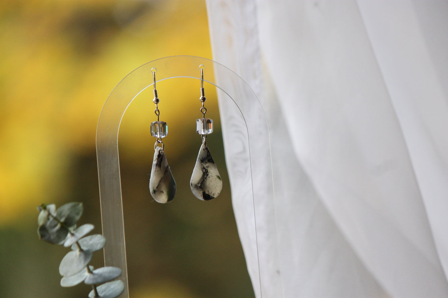 Drop faux stone